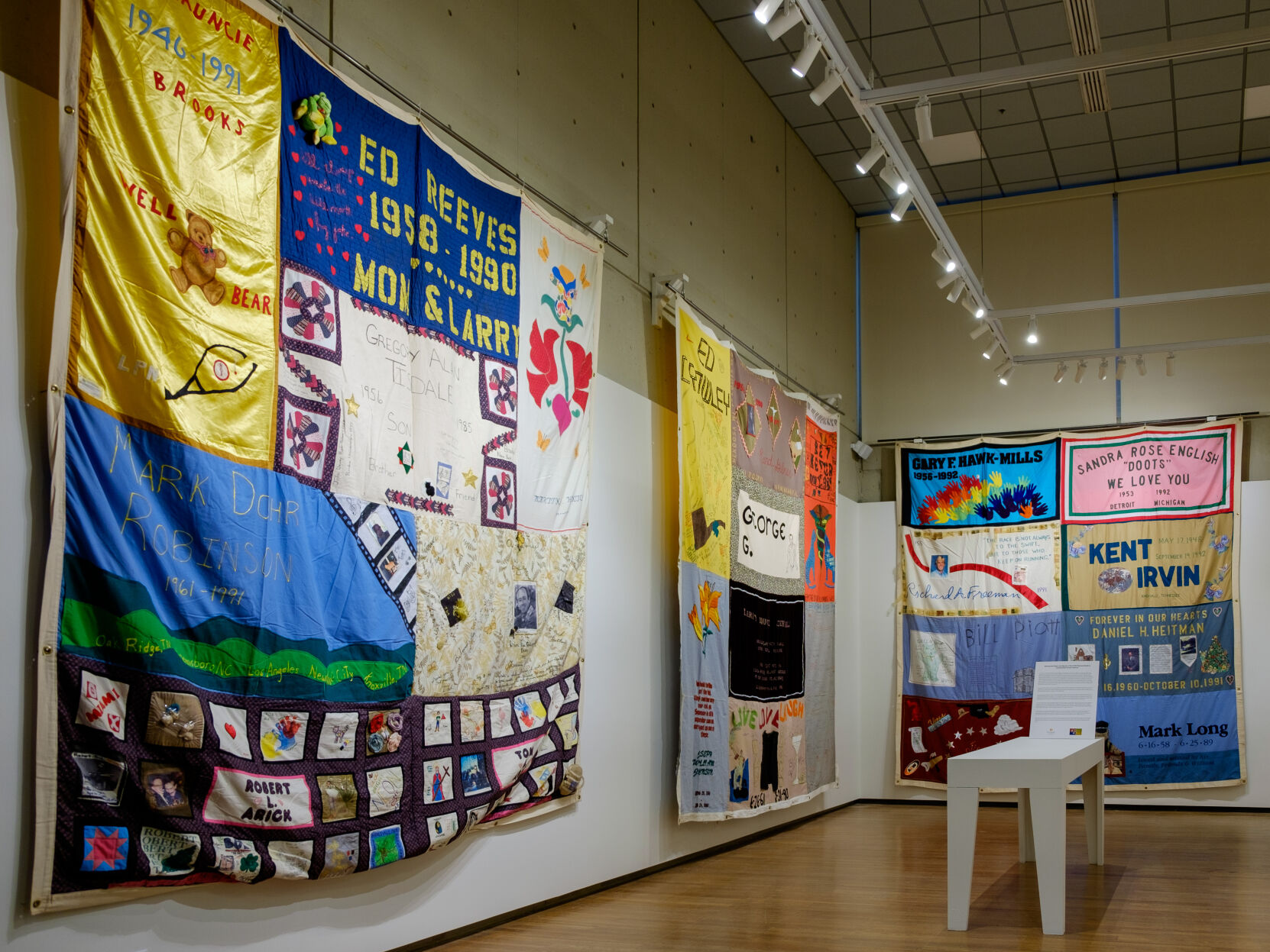 AIDS Memorial Quilt (lead)